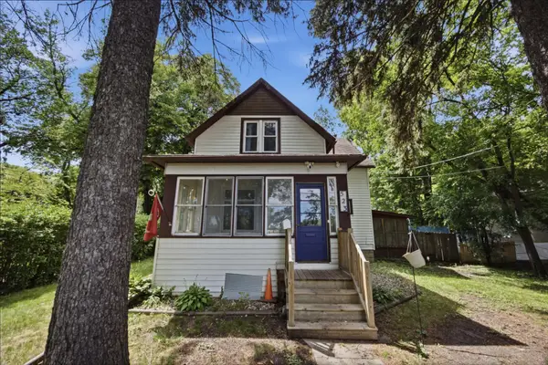 523 10th Street S, Moorhead, MN 56560