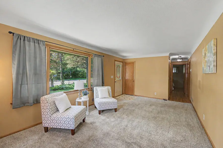 2213 Holloway Avenue E, Saint Paul, MN 55109 - #2