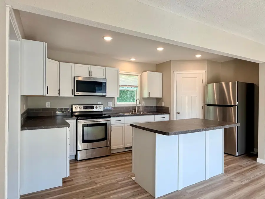 519 E 9th Street, Morris, MN 56267 - #2