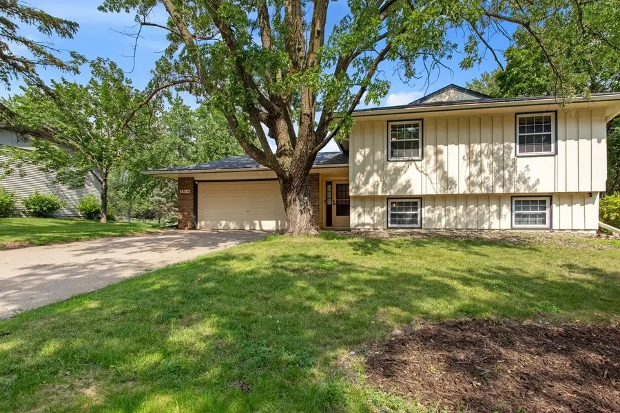 14382 Garrett Avenue, Apple Valley, MN 55124 - #2