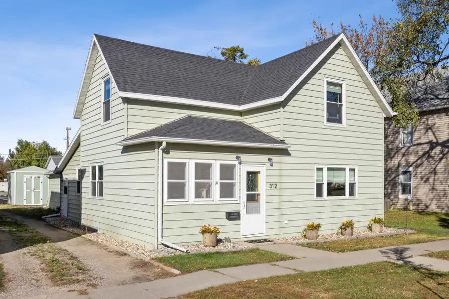 312 Langer Avenue S, Casselton, ND 58012 - #2