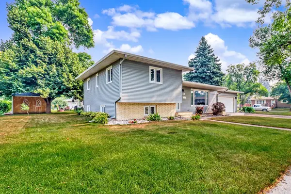 201 29th Avenue N, Fargo, ND 58102