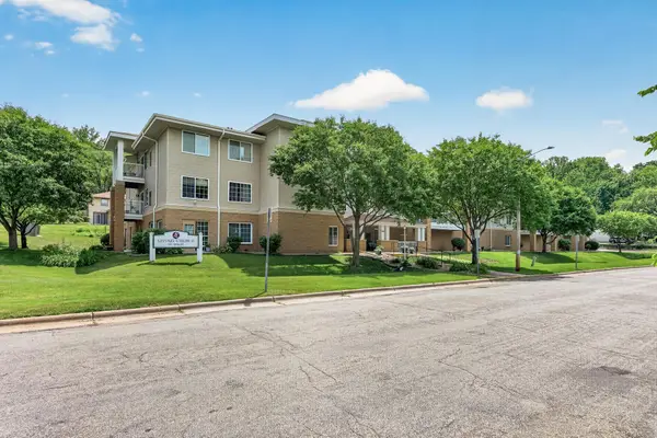 1600 Arundel Street #304, Saint Paul, MN 55117