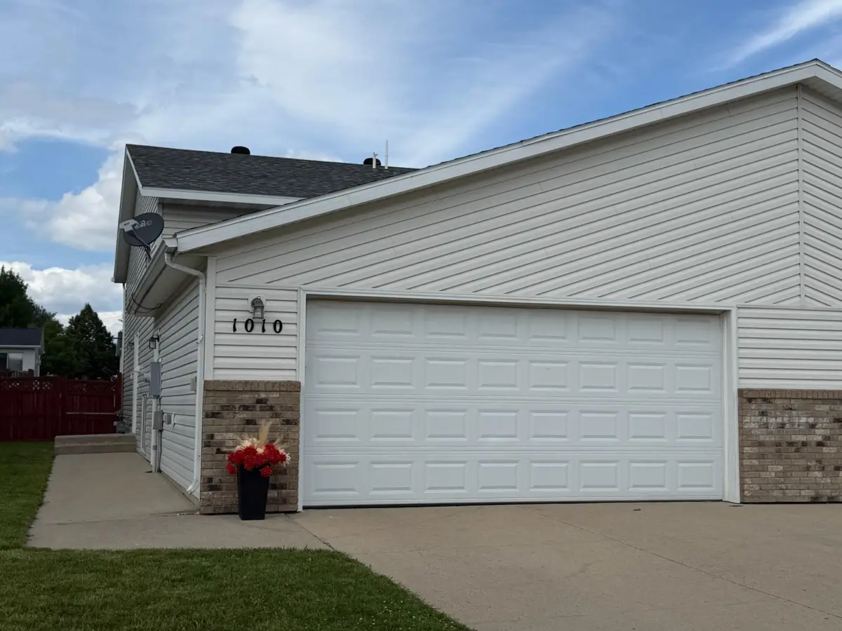 1010 Oak Place, West Fargo, ND 58078 - #1
