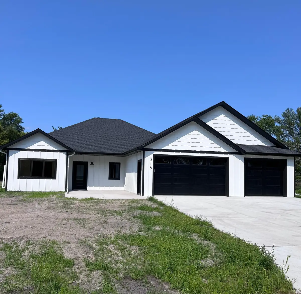 316 SW 4th Avenue Sw, Hankinson, ND 58041 - #1