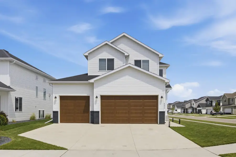 6653 Toronto Drive S, Fargo, ND 58104 - #2