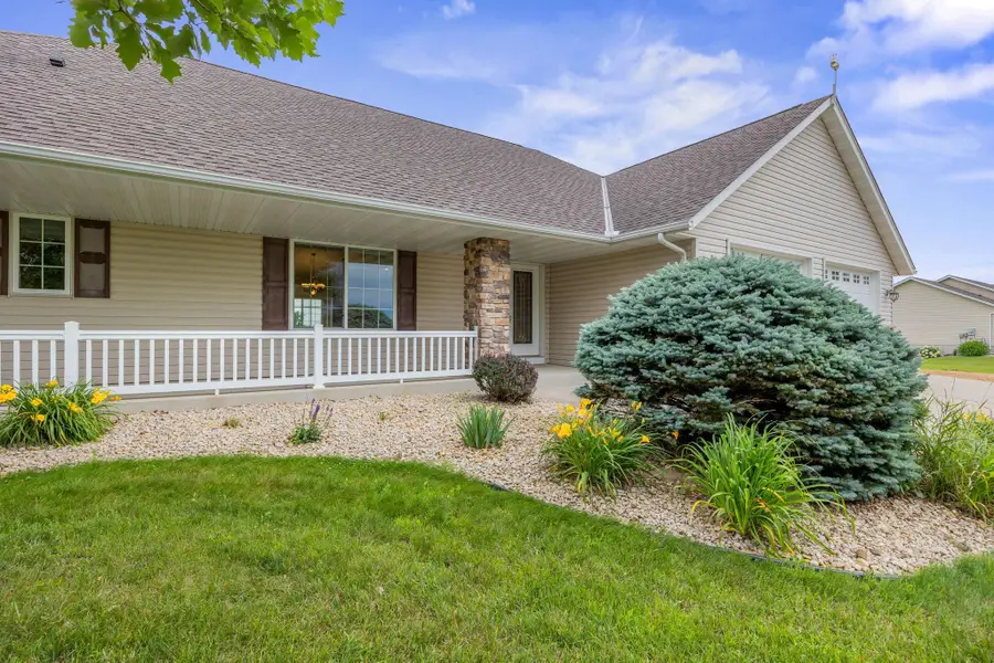 1175 Dale Street Sw, Hutchinson, MN 55350 - #2