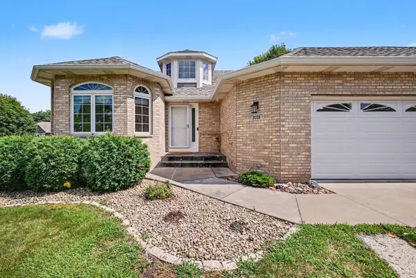 3028 Highpointe Curve, Saint Paul, MN 55113