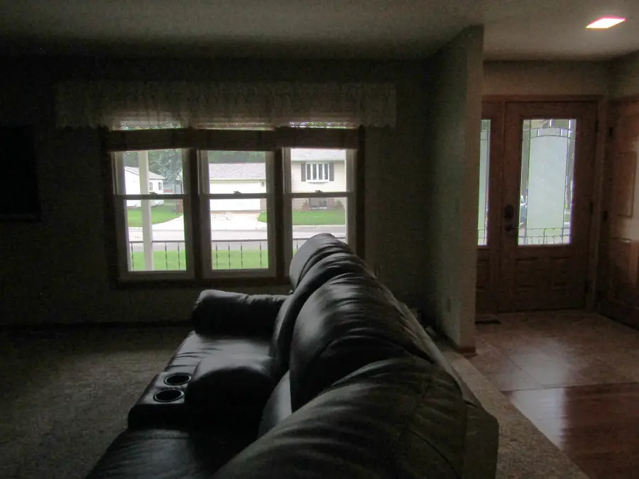 407 Eichelberger Avenue, Montevideo, MN 56265 - #3