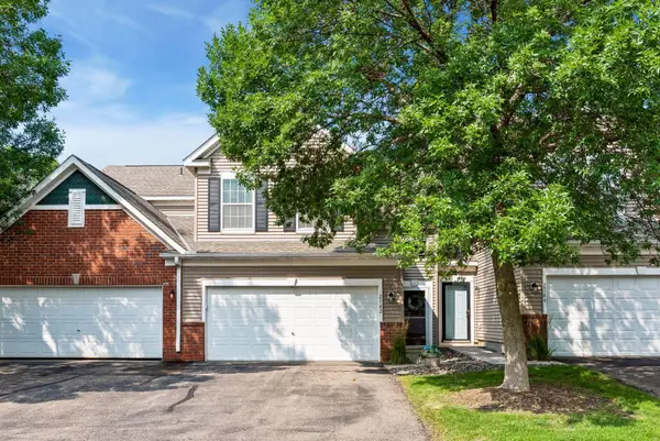 2782 Spy Glass Drive, Chaska, MN 55318