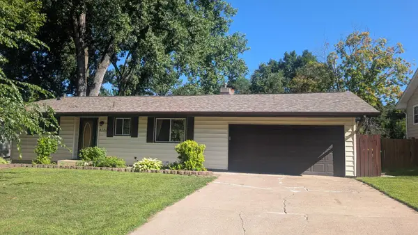 8720 45th Avenue N, Minneapolis, MN 55428