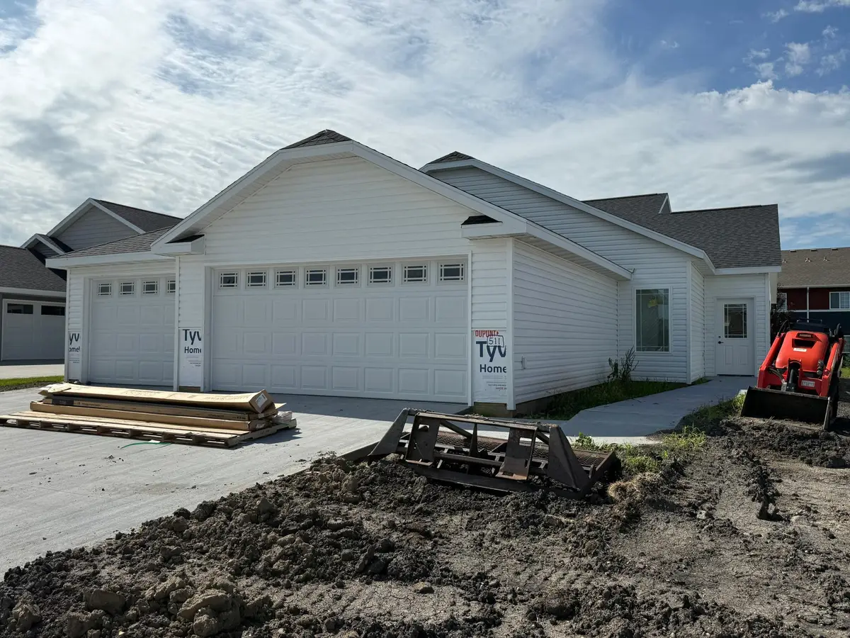 511 Westview Lane E, West Fargo, ND 58078 - #1