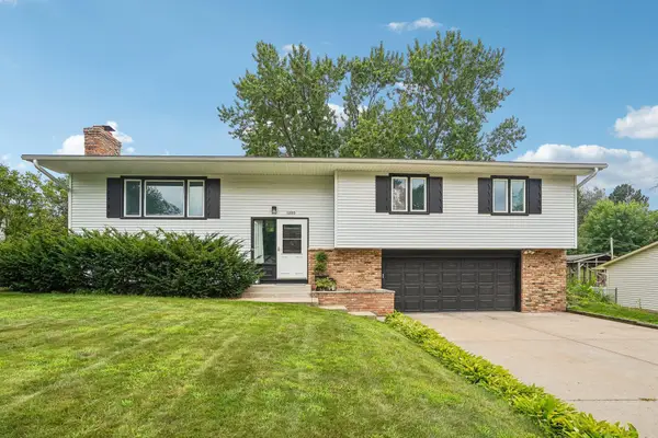 1880 Gold Trail, Eagan, MN 55122
