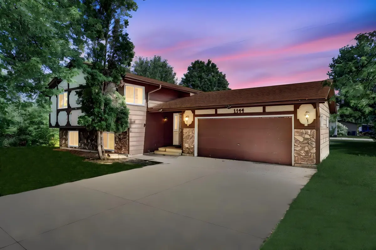 1344 Willow Lake Boulevard, Vadnais Heights, MN 55110 - #1