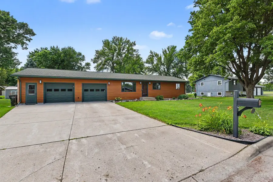 804 6th Avenue Se, Pipestone, MN 56164 - #2