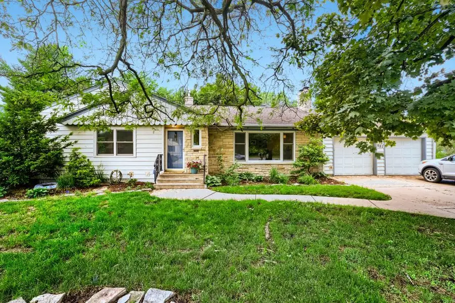 987 Chippewa Avenue, Saint Paul, MN 55118 - #2