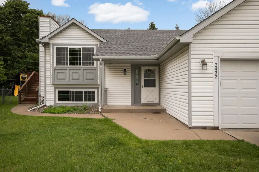 2432 Henslow Court N, Oakdale, MN 55128 - #2