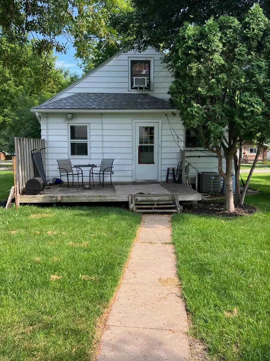 402 W 8th Street, Morris, MN 56267 - #2
