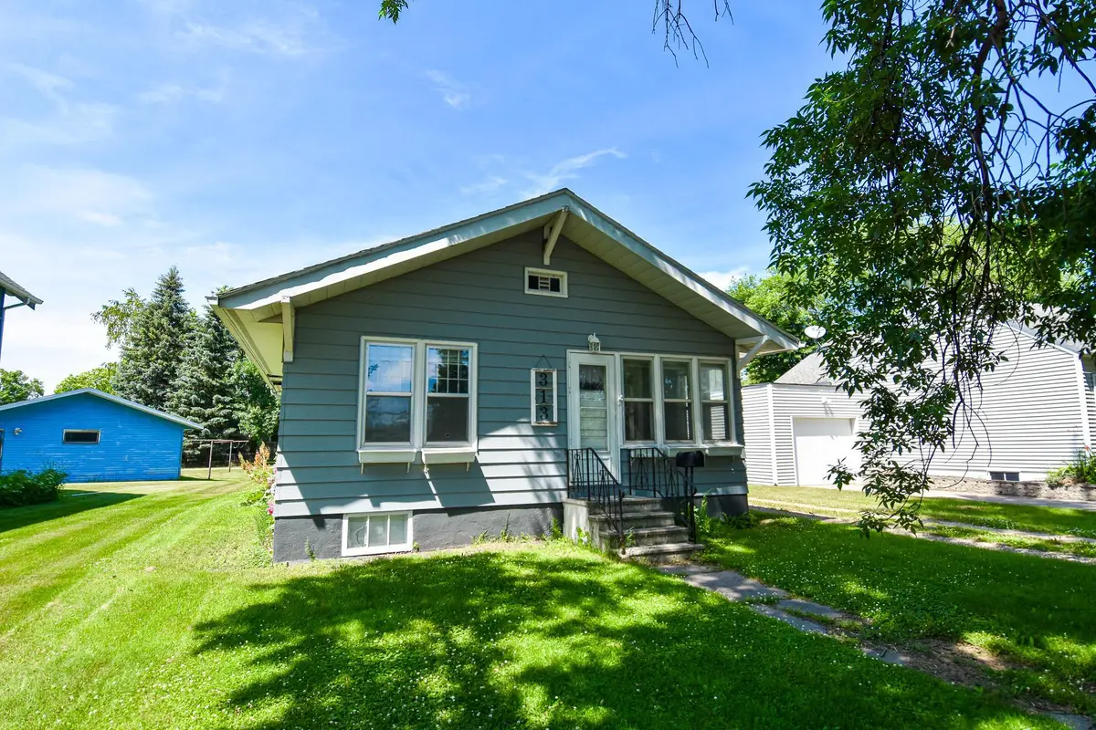 313 E Prairie Avenue, Warren, MN 56762 - #1