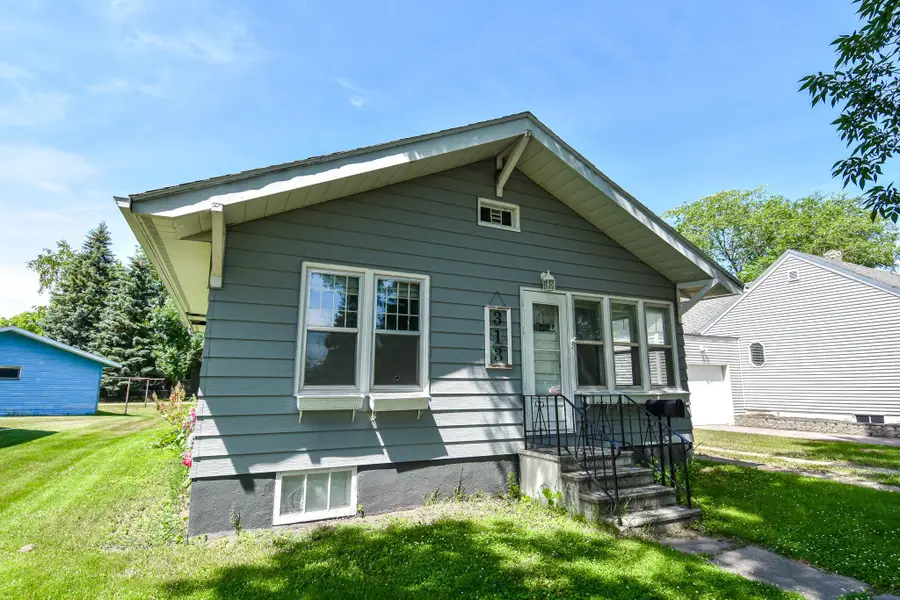 313 E Prairie Avenue, Warren, MN 56762 - #2