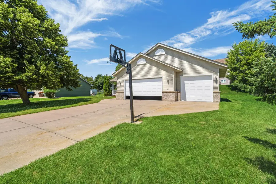 2537 Southcrest Avenue E, Saint Paul, MN 55119 - #2