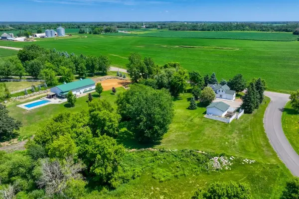 9815 Pioneer Trail, Loretto, MN 55357