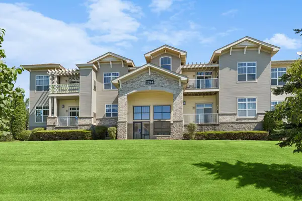 1244 County Road D E #102, Saint Paul, MN 55109