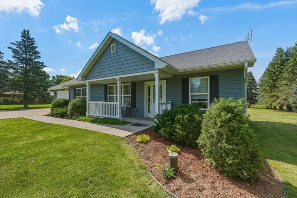 1423 County Road Gg, New Richmond, WI 54017