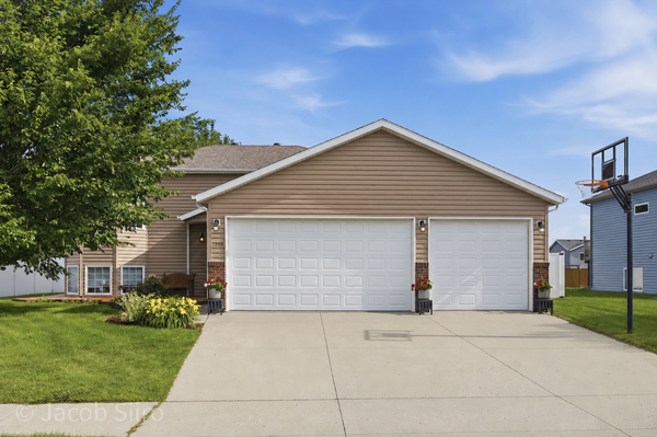 1268 39th Avenue S, Moorhead, MN 56560