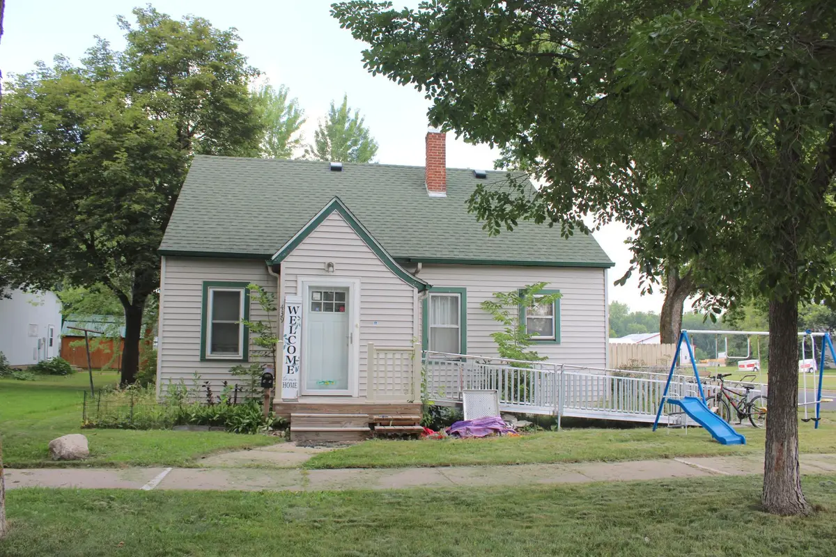 439 3rd Avenue Se, Hutchinson, MN 55350 - #1