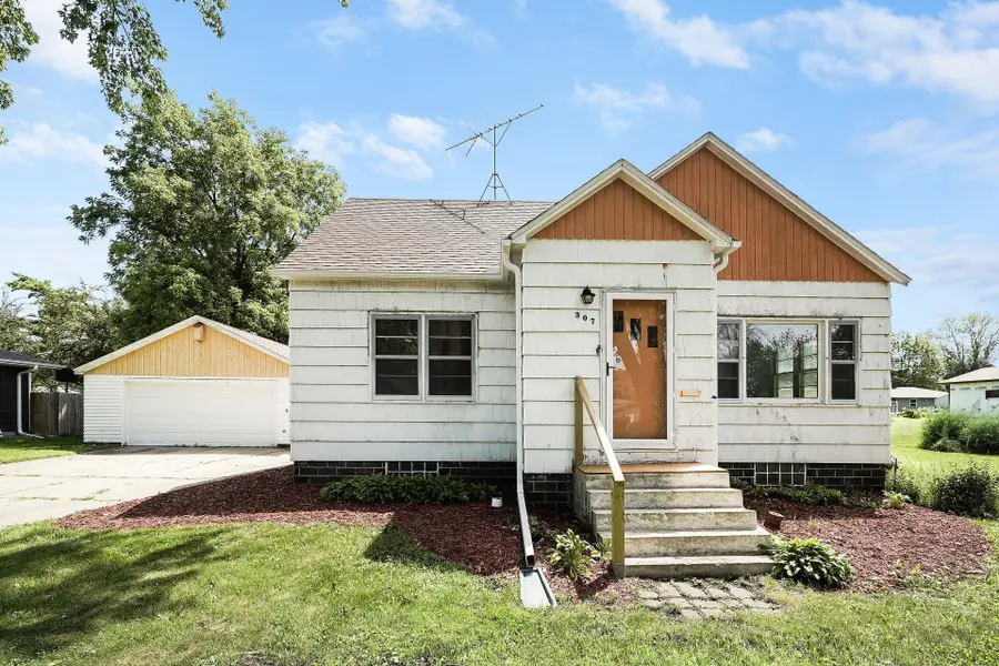 307 Lyndale Avenue N, New Prague, MN 56071 - #2