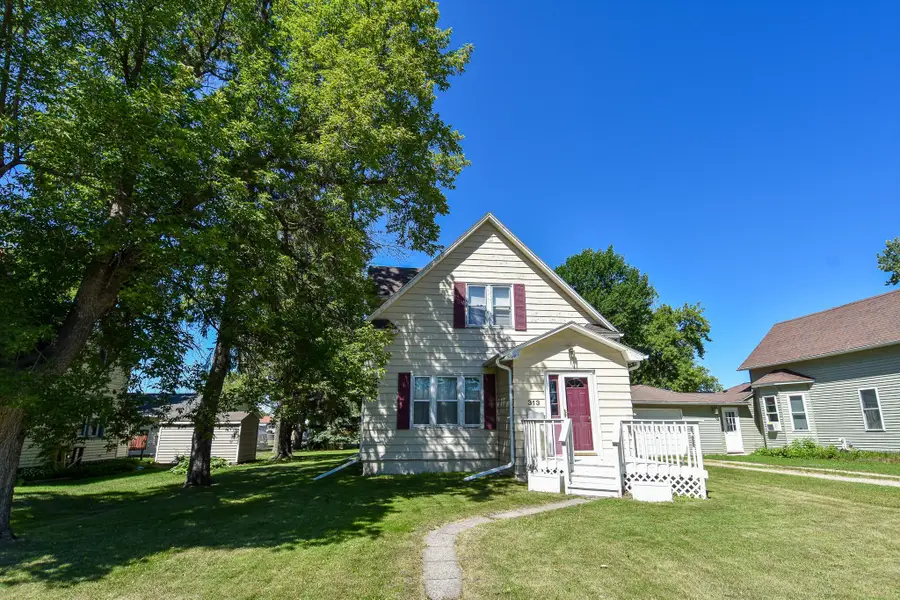 313 State Avenue N, Thief River Falls, MN 56701 - #2