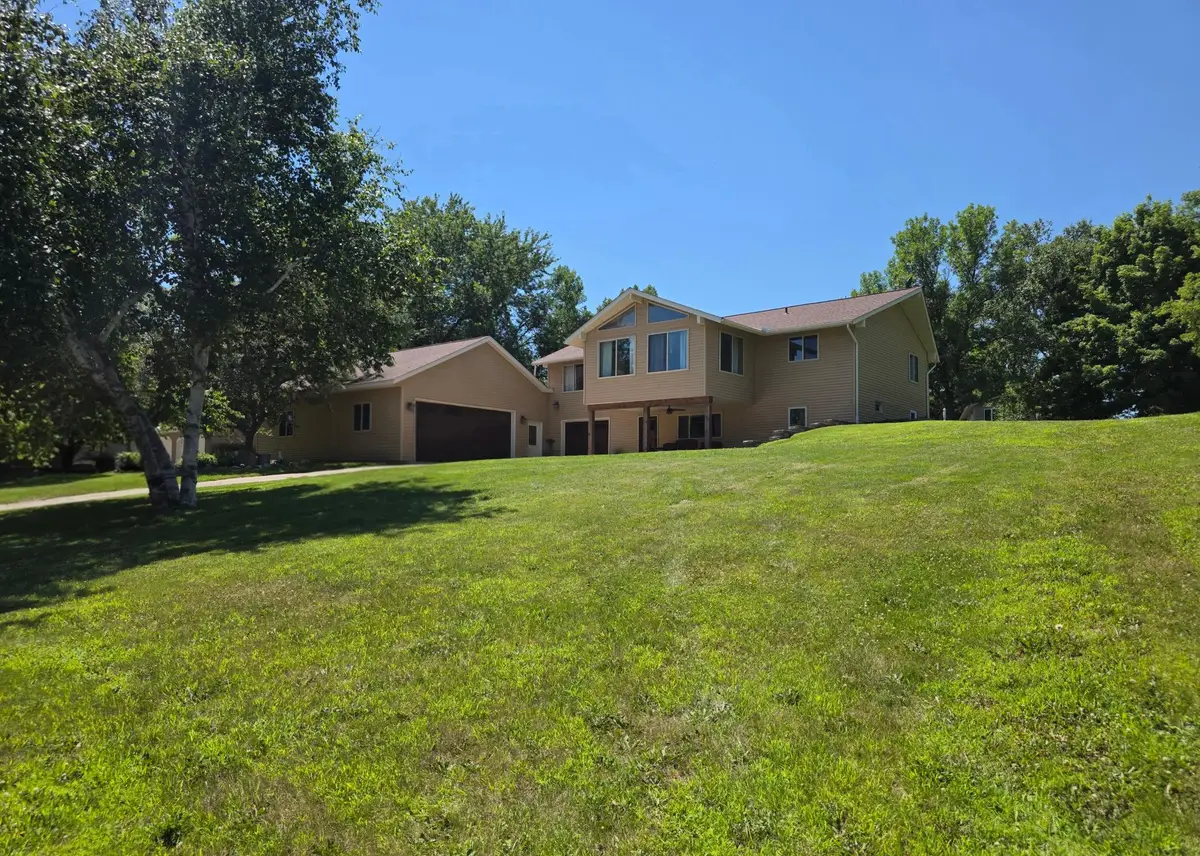 7126 196th Avenue Ne, New London, MN 56273 - #1
