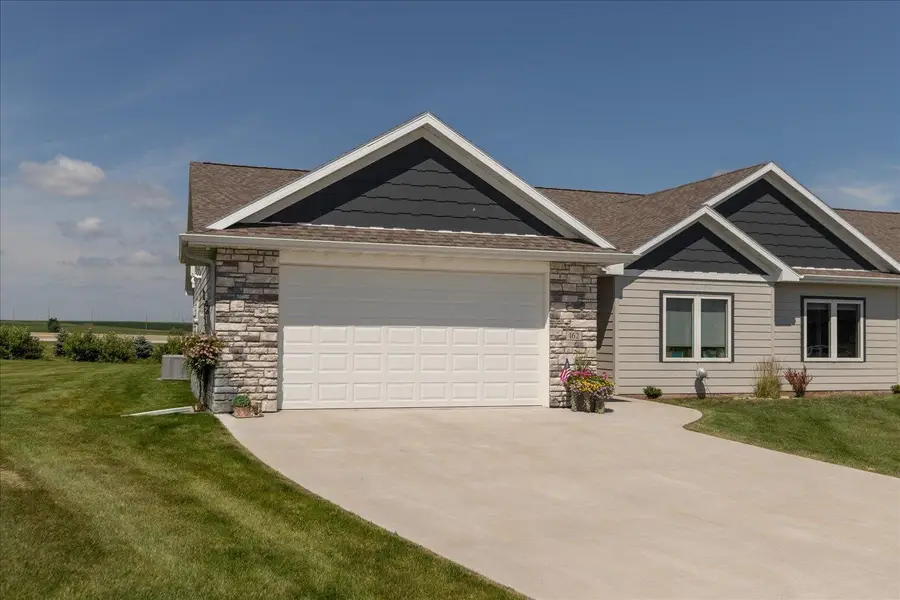 162 Sandstone Drive Nw, Eyota, MN 55934 - #2