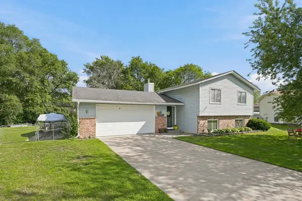 7327 74th Way N, Minneapolis, MN 55428