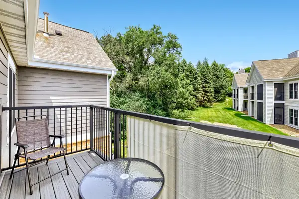 6010 Chasewood Parkway #206, Hopkins, MN 55343