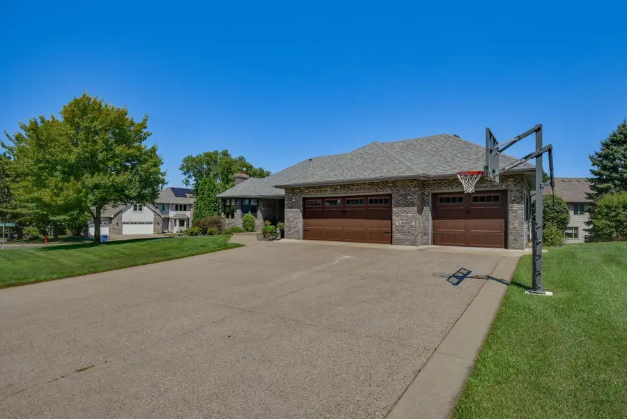 313 Wyndham Circle W, New Brighton, MN 55112 - #3