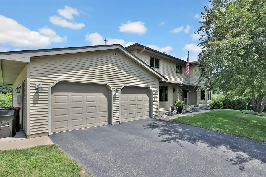 987 Demont Avenue E, Saint Paul, MN 55109 - #2