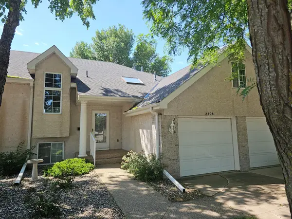 2206 10th Avenue Se, Willmar, MN 56201