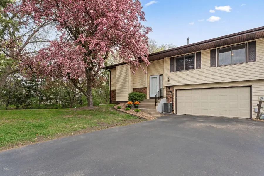 907 Heritage Court W, Saint Paul, MN 55127 - #3