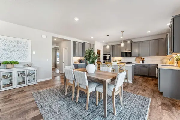 1721 Oak Creek Pass, Chaska, MN 55318