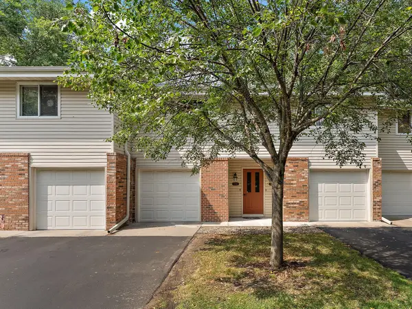 17587 Pond Circle, Eden Prairie, MN 55346