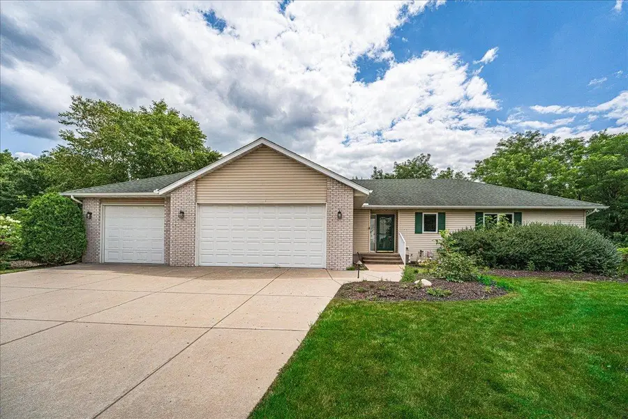 1060 Dennis Street S, Saint Paul, MN 55119 - #3