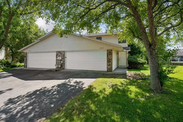 8515 W 97th Street Circle, Minneapolis, MN 55438