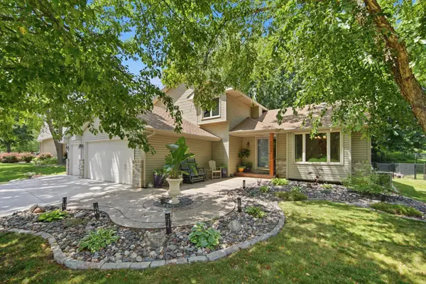 5604 Lone Oak Drive, Savage, MN 55378
