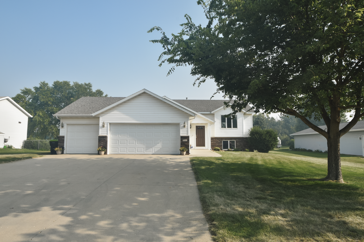 1002 W 2nd Street, Zumbrota, MN 55992 - #1