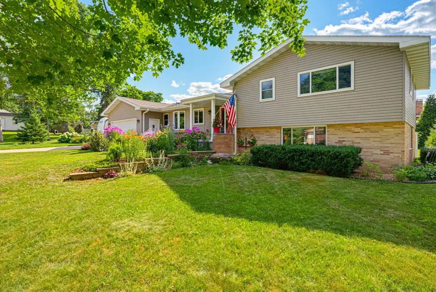 870 Hanson Drive Sw, Hutchinson, MN 55350 - #2