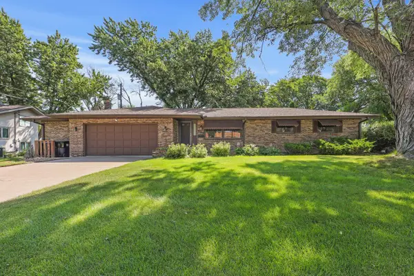 999 Overton Drive Ne, Minneapolis, MN 55432
