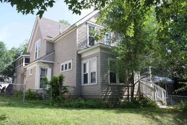 833 3rd Street E, Saint Paul, MN 55106