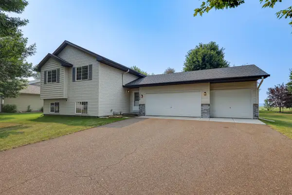 1548 Cedar Drive Se, Cambridge, MN 55008